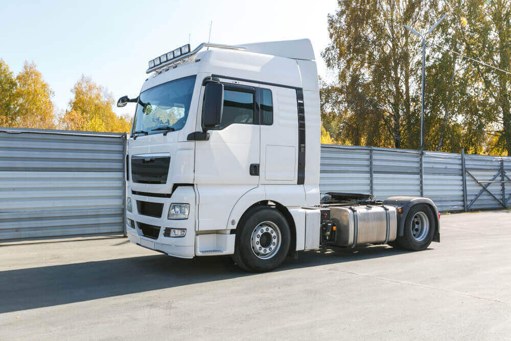 tipos de caminhões: cavalo mecânico simples