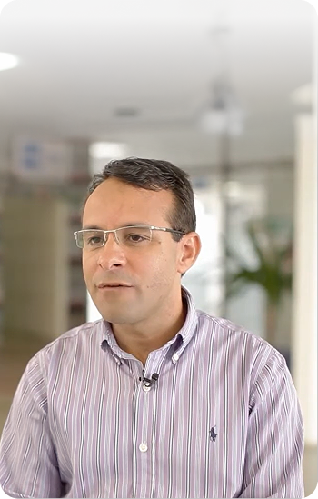 “A gente conseguiu facilitar a nossa vida de análise de indicadores, verificação rápida de desempenho dos docentes, registro de aulas e frequência, para ajustarmos e melhorarmos qualquer desvio que fosse identificado.”
