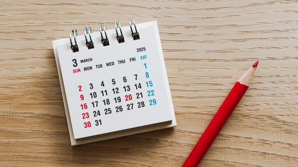Calendário com destaque para o mês de março de 2025, quando o carnaval é feriado em alguns estados brasileiros
