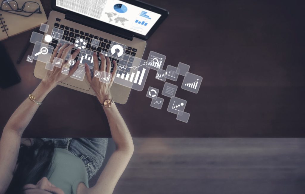 Análise de dados fiscais em sistema digital com gráficos e indicadores financeiros